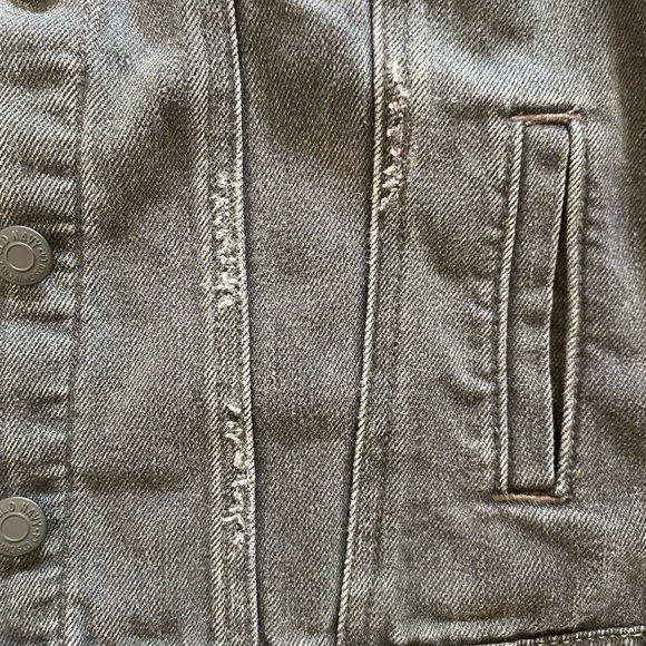 Old Navy • Women’s Jean Jacket - Picture 9 of 9